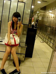 Super Cute Chinese young schoolgirl’s lovely naked body