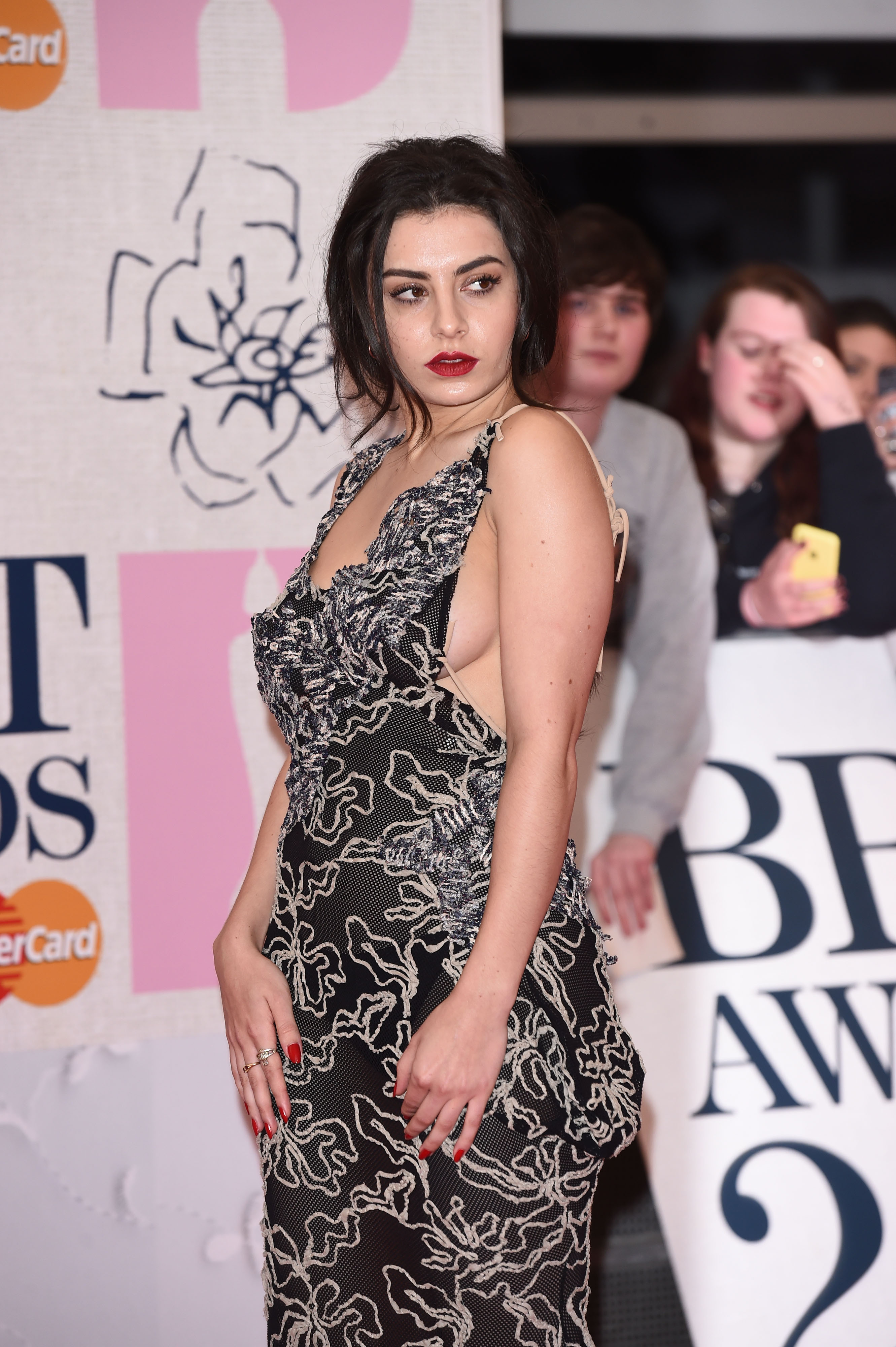 Charli_XCX_sideboobs_on_BRIT_Awards_red_carpet_18x_UHQ_20.jpg