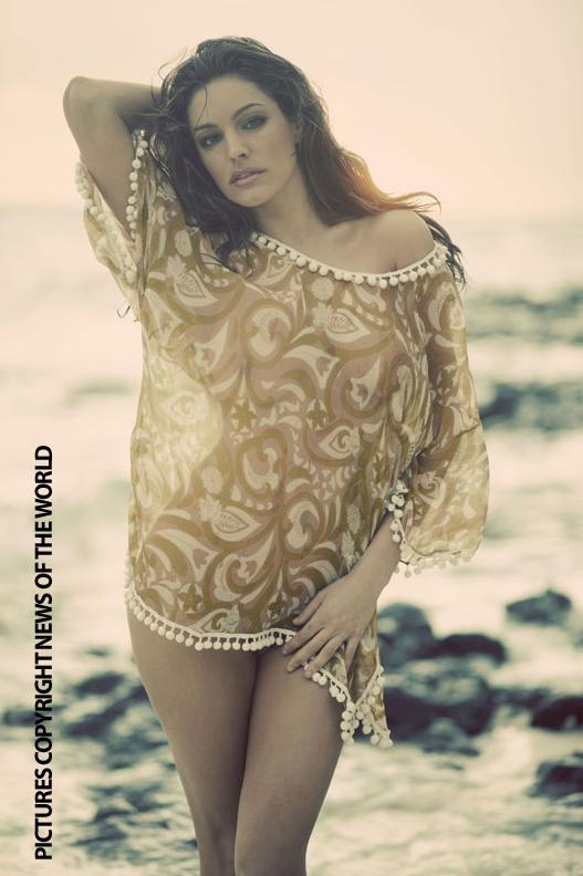 Kelly_Brook-Nude_Beach-Playboy_Practice_Shots-2010_6.jpg