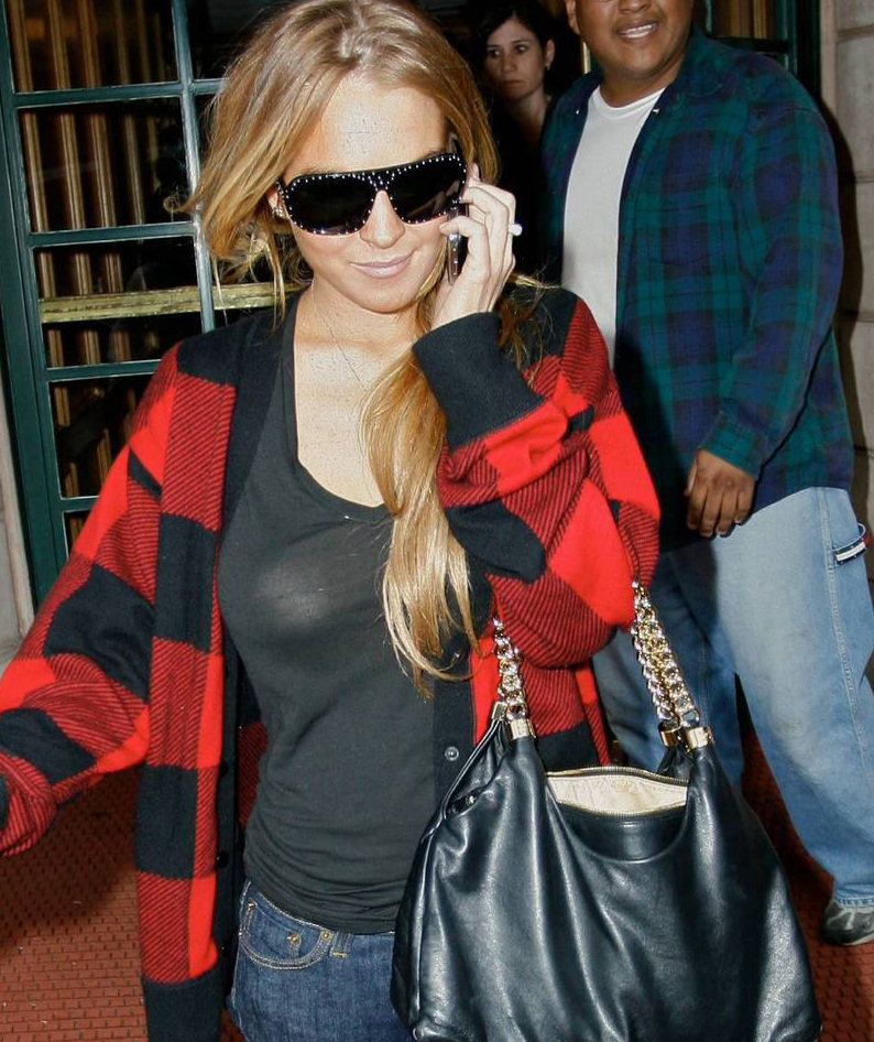 Lindsay_Lohan-SeeThru_Top-Jeans_BeverlyHills-Dec_11_2008_8.jpg