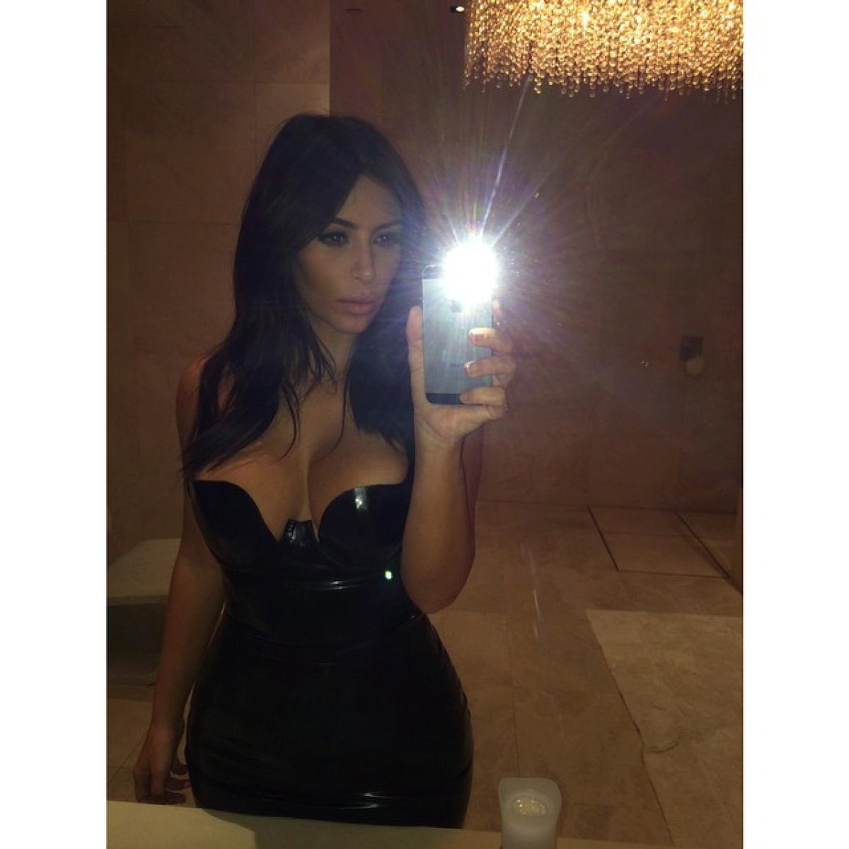 kim-kardashian-selfie (1).jpg
