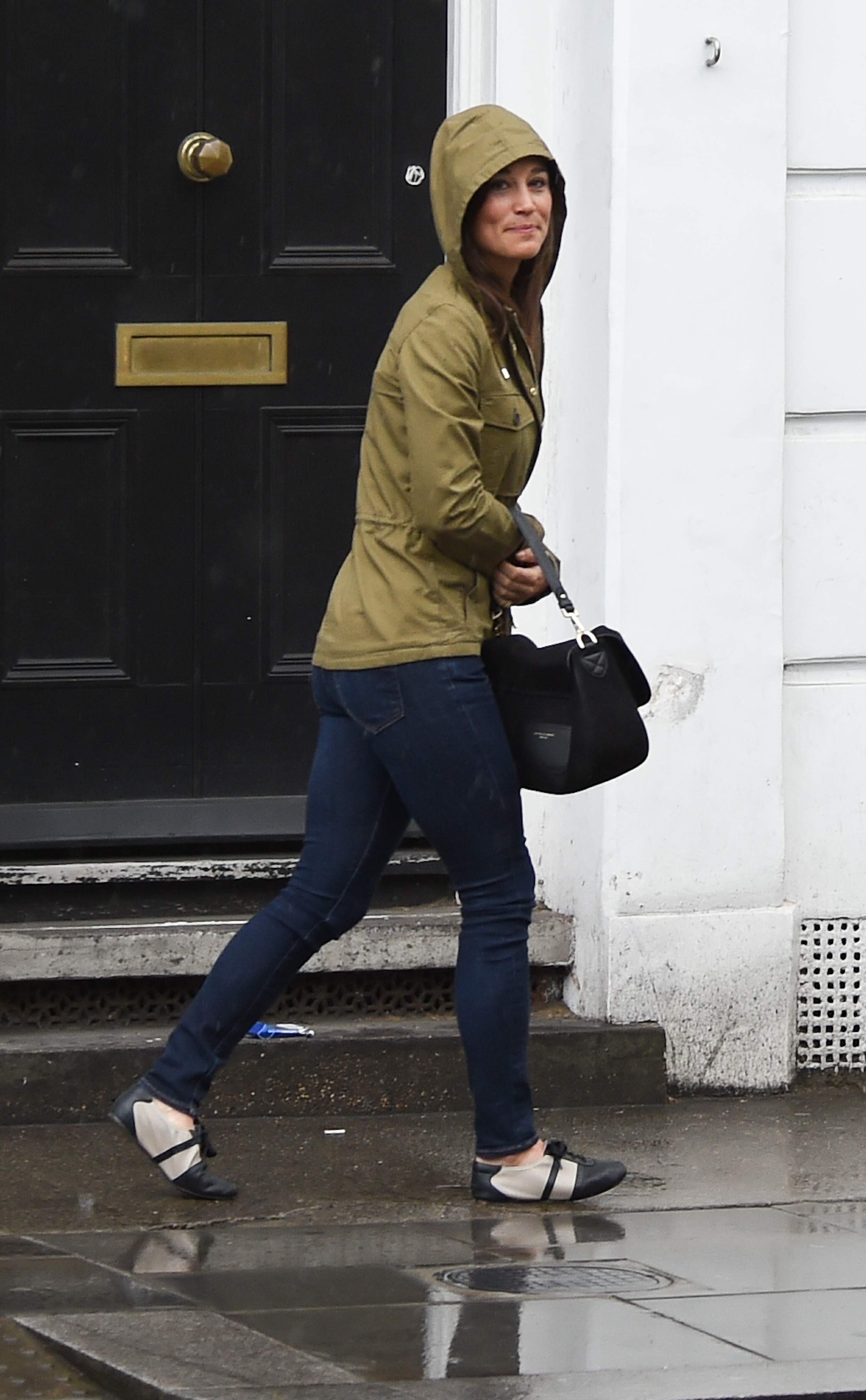 Pippa Middleton - Out and about in London April 29-2015 023.jpg