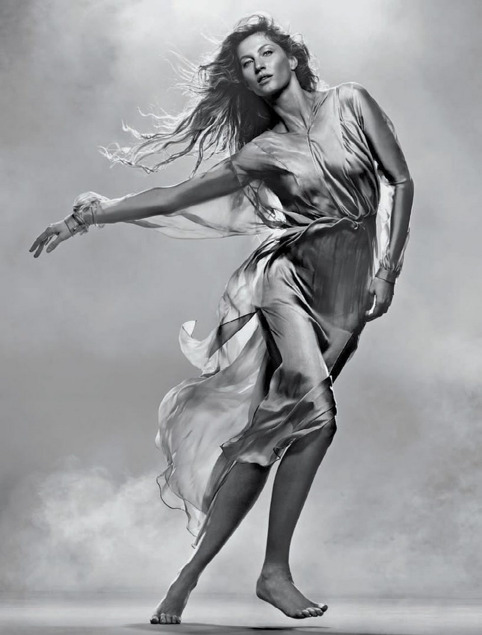 Gisele Bundchen topless for Vogue Brazil 2015 May 34x HQ 5.jpg