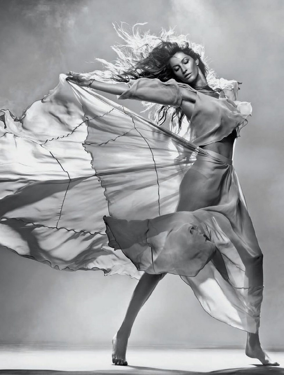 Gisele Bundchen topless for Vogue Brazil 2015 May 34x HQ 6.jpg