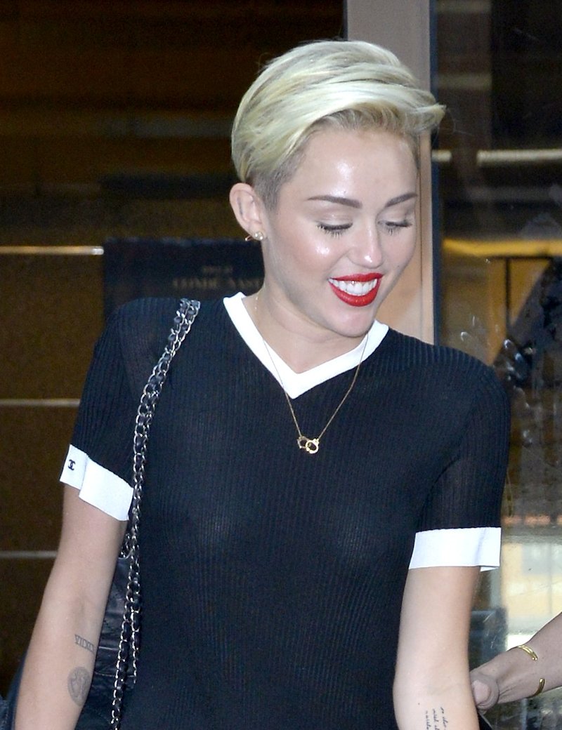Miley_Cyrus_-_leaving_the_Good_Morning_America_Studios_-_July_15__2013_021.jpg