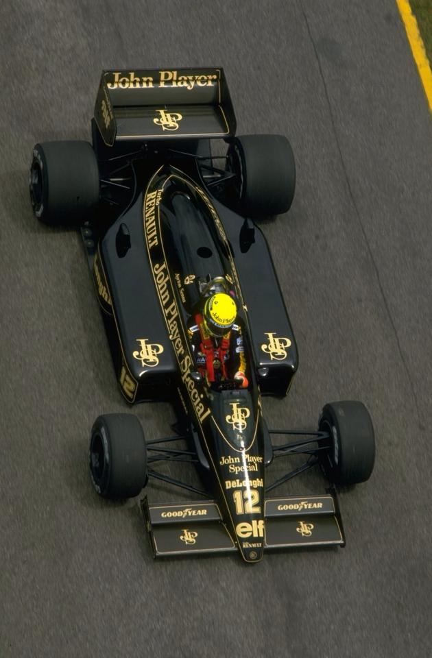 Senna na Lotus Preta.jpg