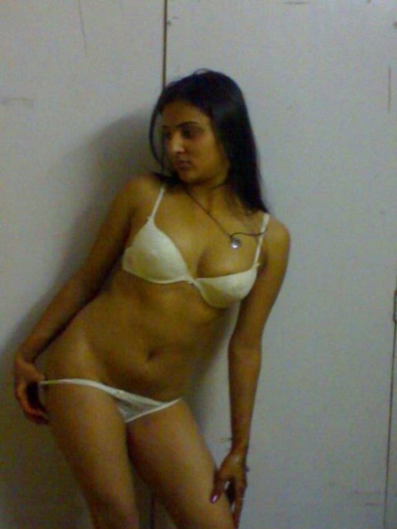 desi-nude-indian-girl-striping-and-posing-in-her-empty-house-1.jpg