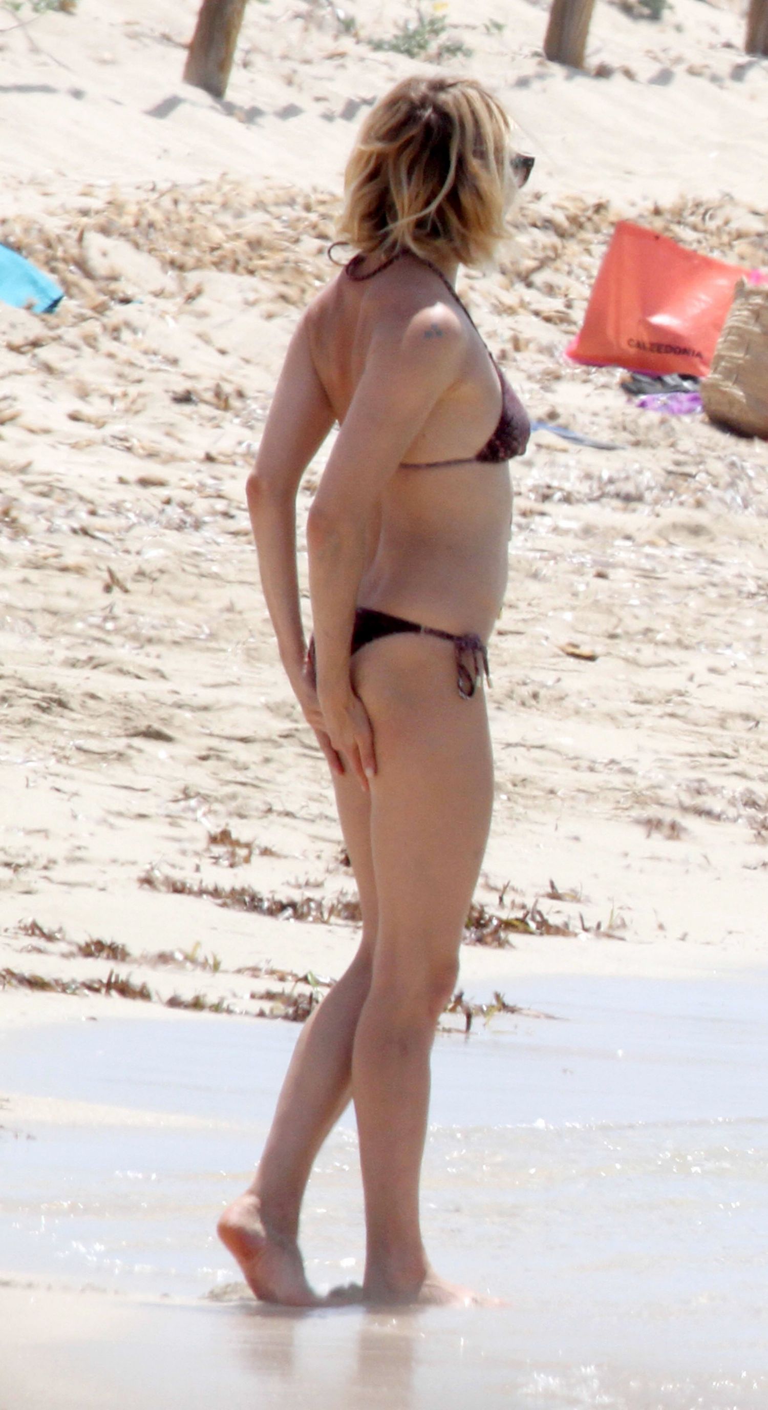 Sienna-Miller-Bikini-Spain-15.jpg