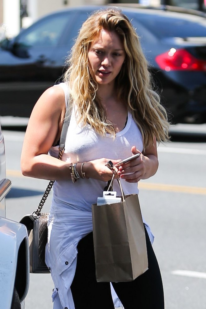 Hilary-Duff:-Shopping-in-Beverly-Hills--01-662x992.jpg