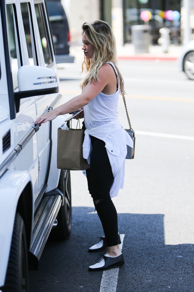 Hilary-Duff:-Shopping-in-Beverly-Hills--09-662x993.jpg