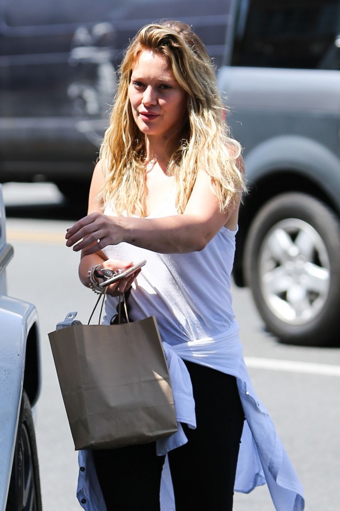 Hilary-Duff:-Shopping-in-Beverly-Hills--06-662x993.jpg