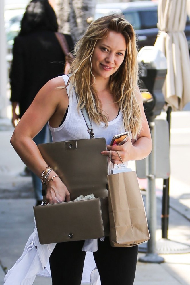 Hilary-Duff:-Shopping-in-Beverly-Hills--10-662x993.jpg