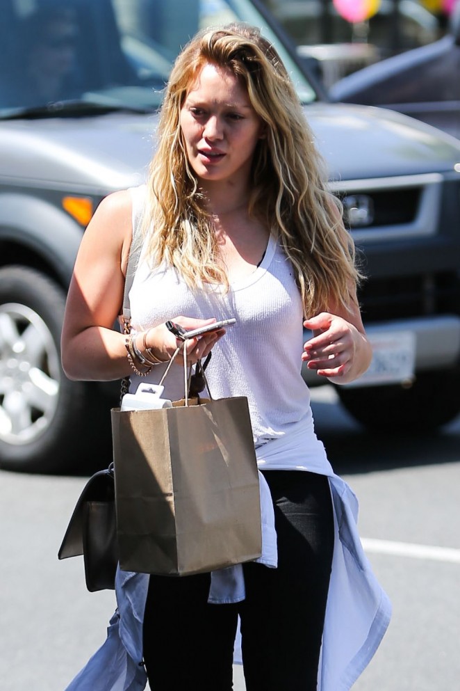 Hilary-Duff:-Shopping-in-Beverly-Hills--07-662x993.jpg