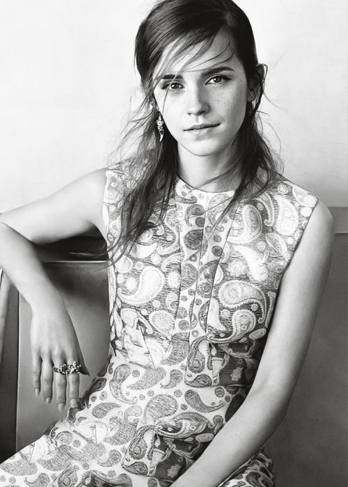 Emma-Watson:-Vogue-UK-2015--03.png