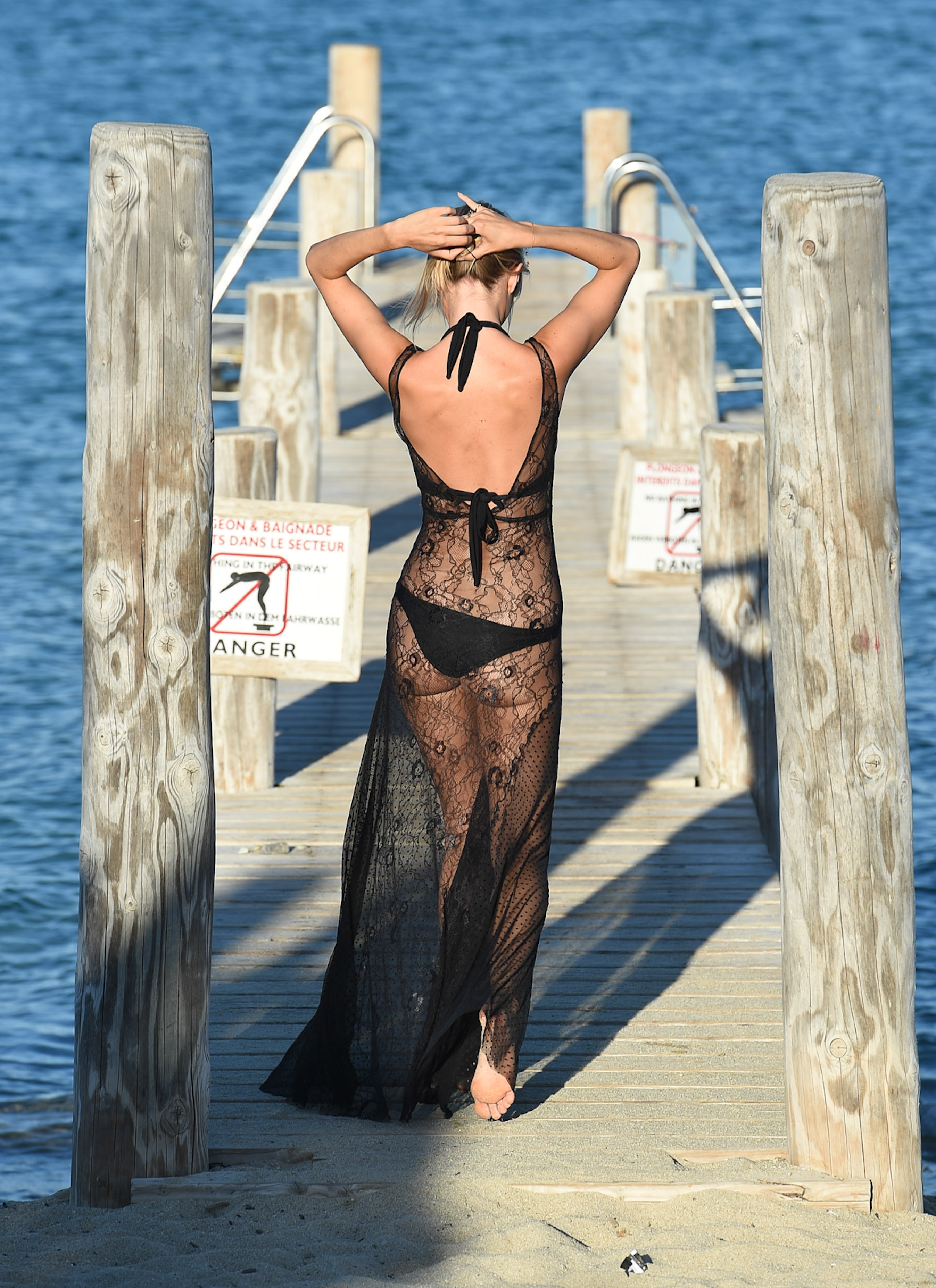 Kimberley Garner wearing sexy bikini on the beach in St Tropez 2015 August 41x HQ 11.jpg