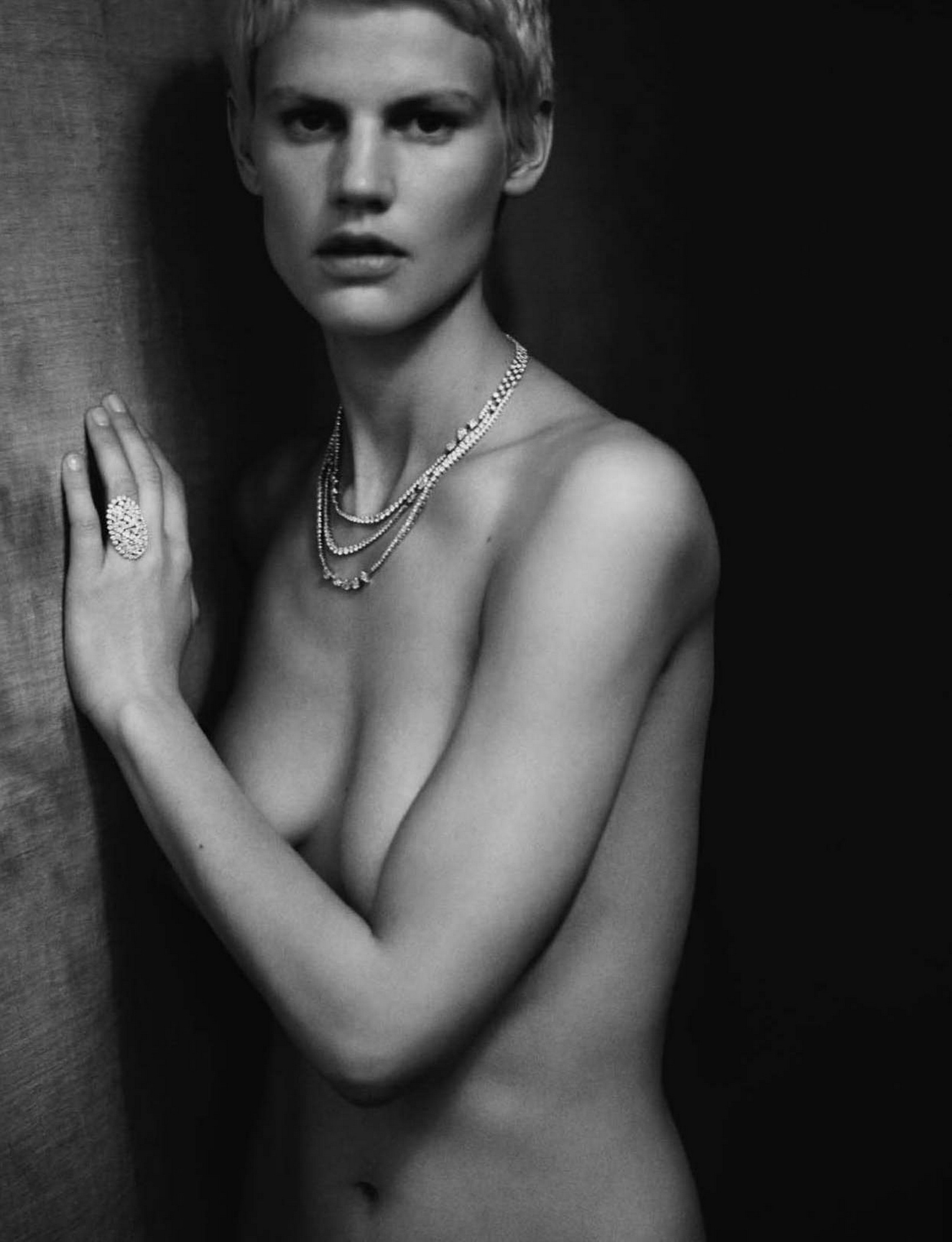 Saskia de Brauw nude for Vogue Italia 2015 September 12x HQ 9.jpg