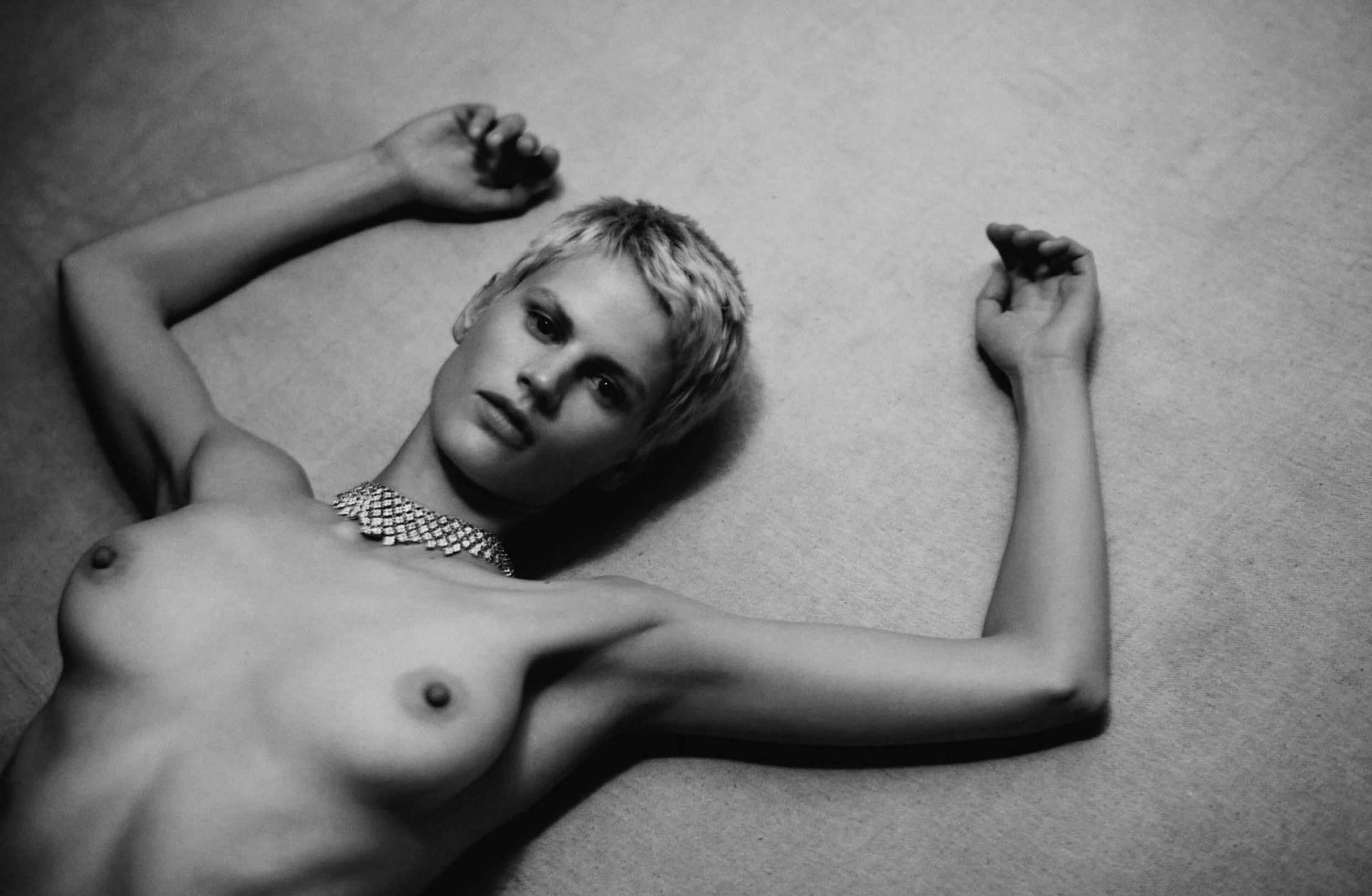 Saskia de Brauw nude for Vogue Italia 2015 September 12x HQ 16.jpg