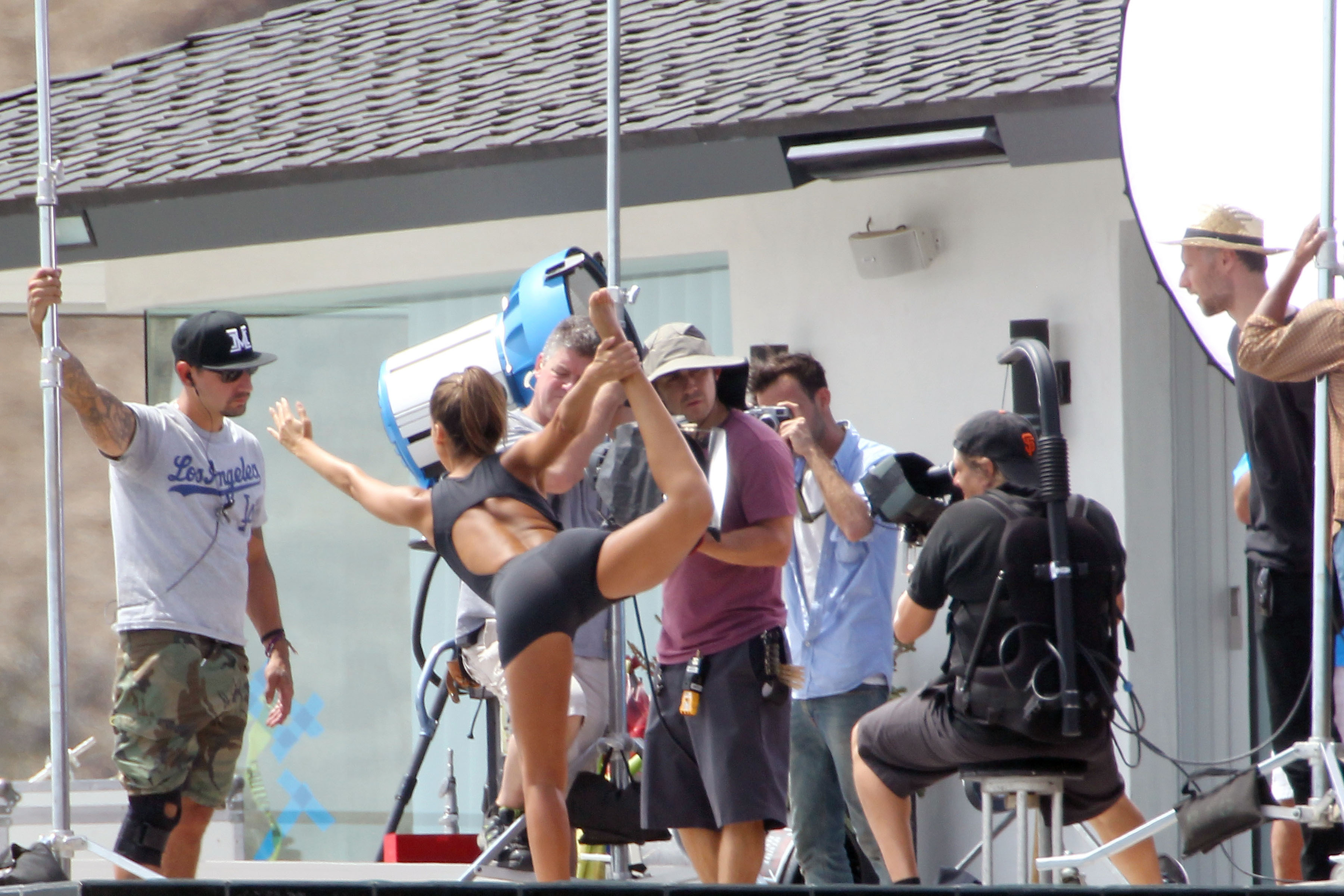 Jessica_Alba_On_the_Set_of_a_Commercial_in_Hollywood_Hills_September_1_2015_01.jpg