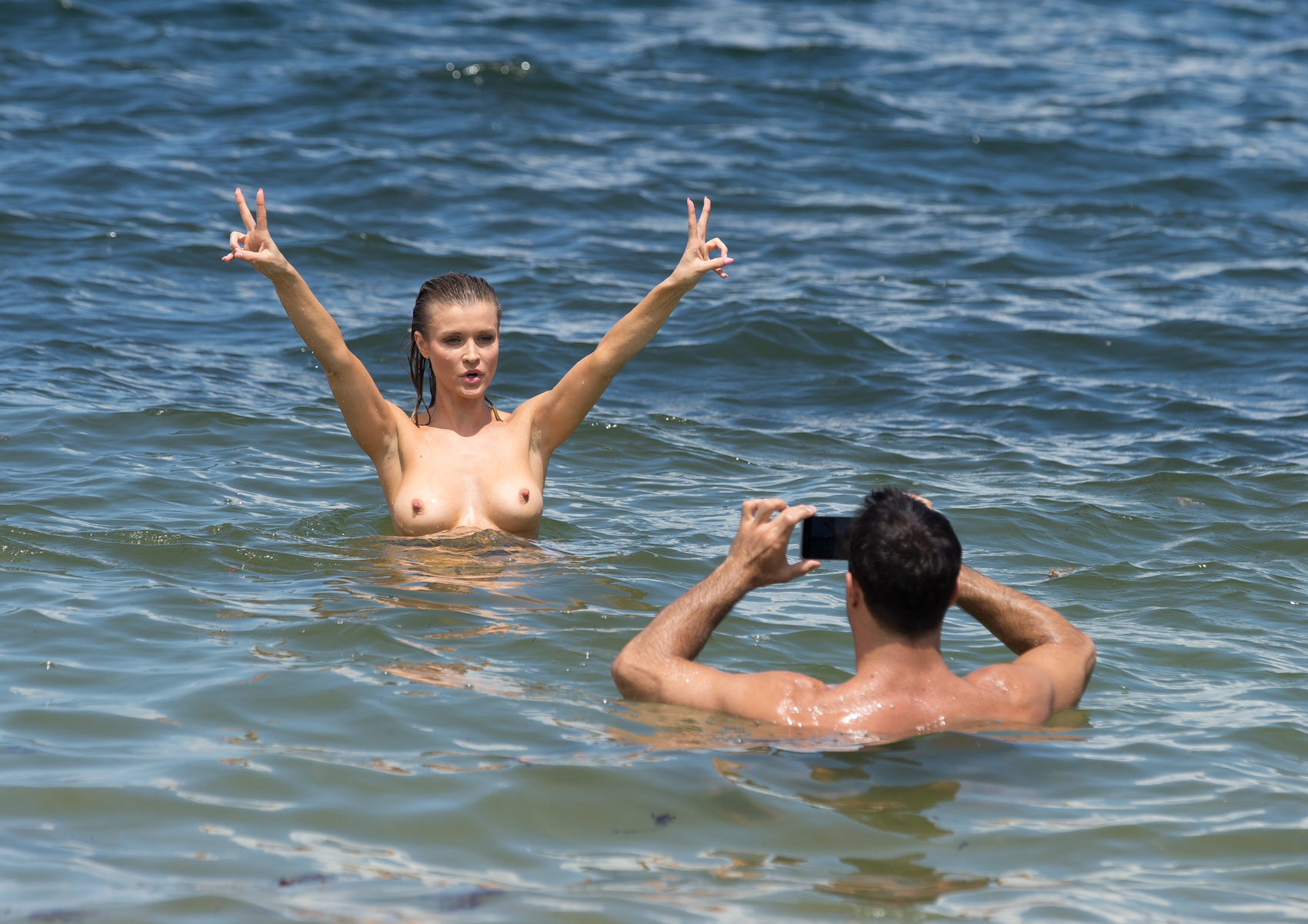 joanna-krupa-topless-at-the-beach-in-miami-34.jpg