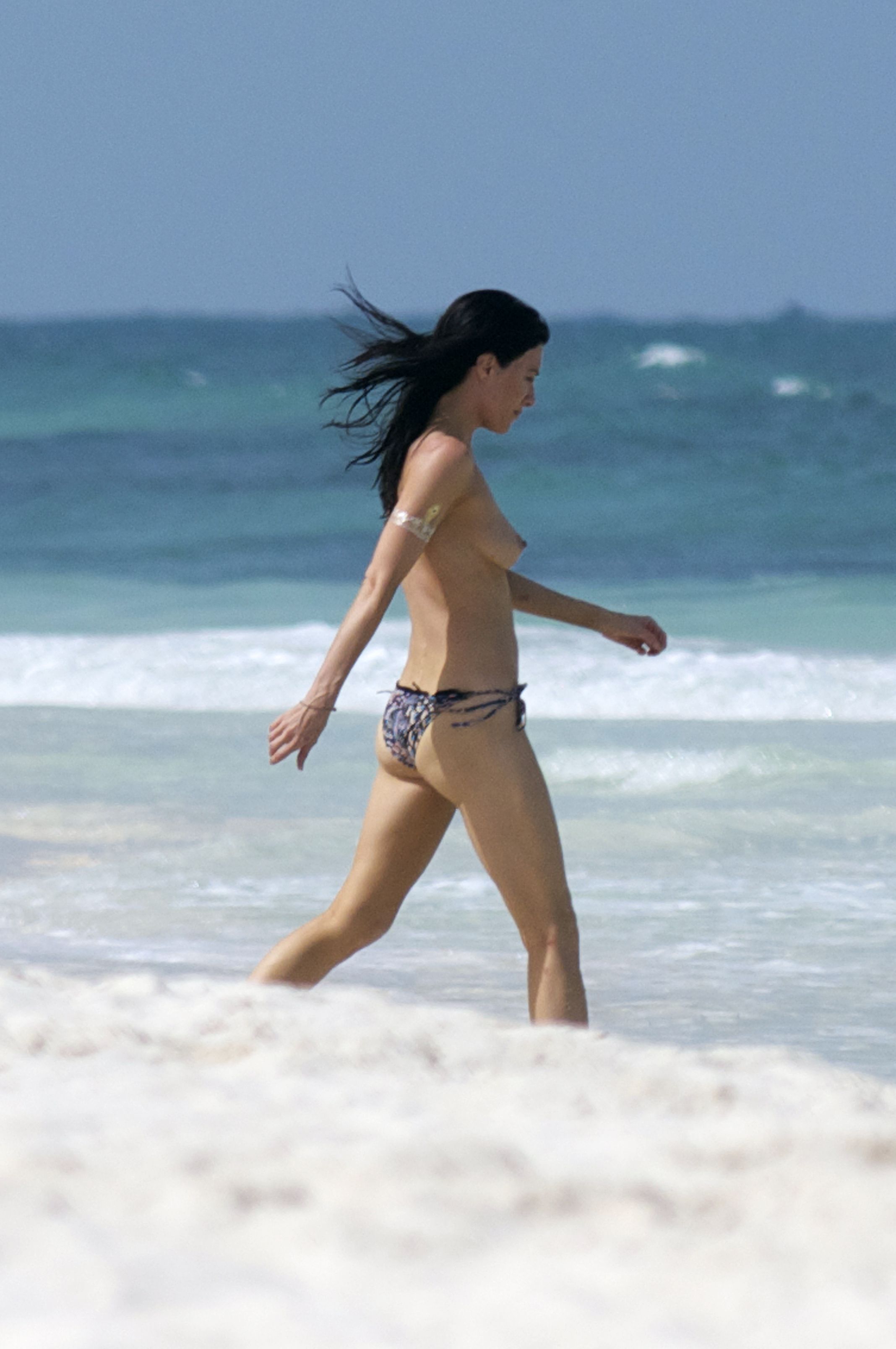 21jaime-murray_Topless_at_a_beach_in_Mexico_32.jpg