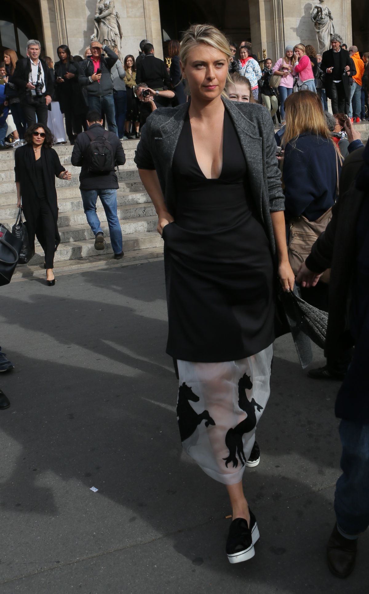 maria-sharapova-at-stella-mccartney-fashion-show-in-paris-10-05-2015_15.jpg