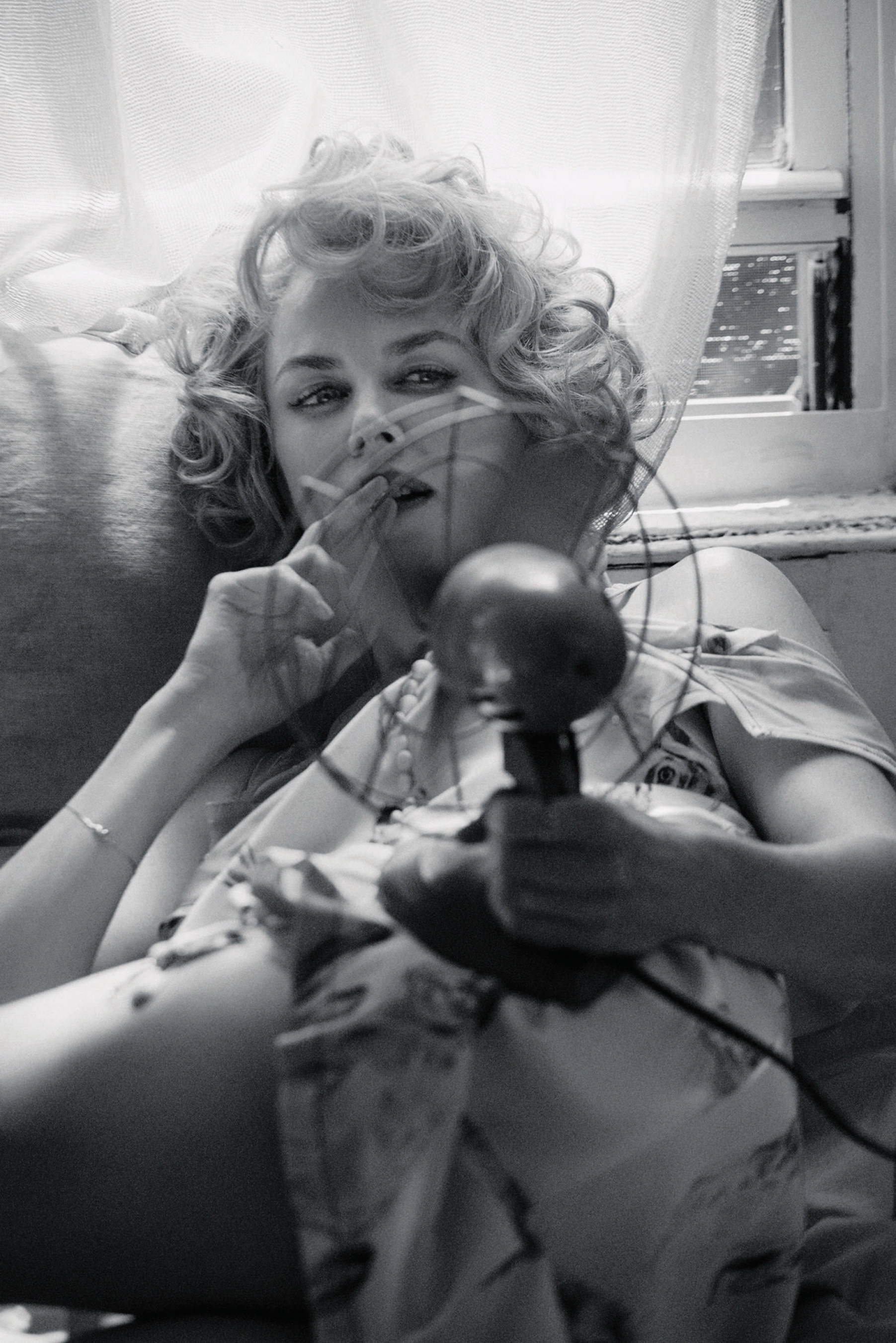 Nicole Kidman sexy photo shoot for Interview magazine 2015 October 7x HQ 8.jpg