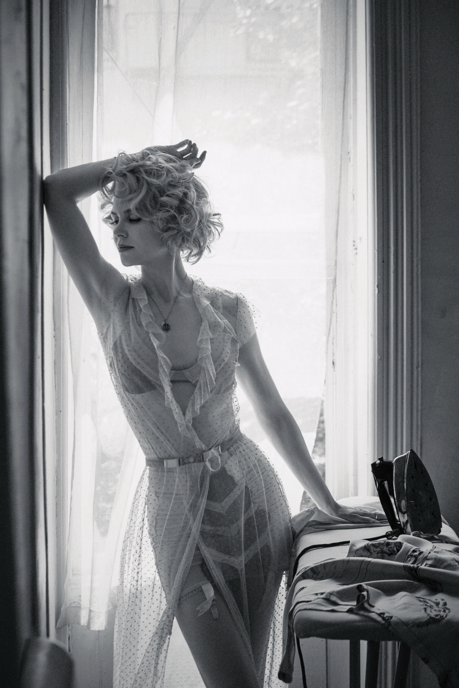 Nicole Kidman sexy photo shoot for Interview magazine 2015 October 7x HQ 9.jpg