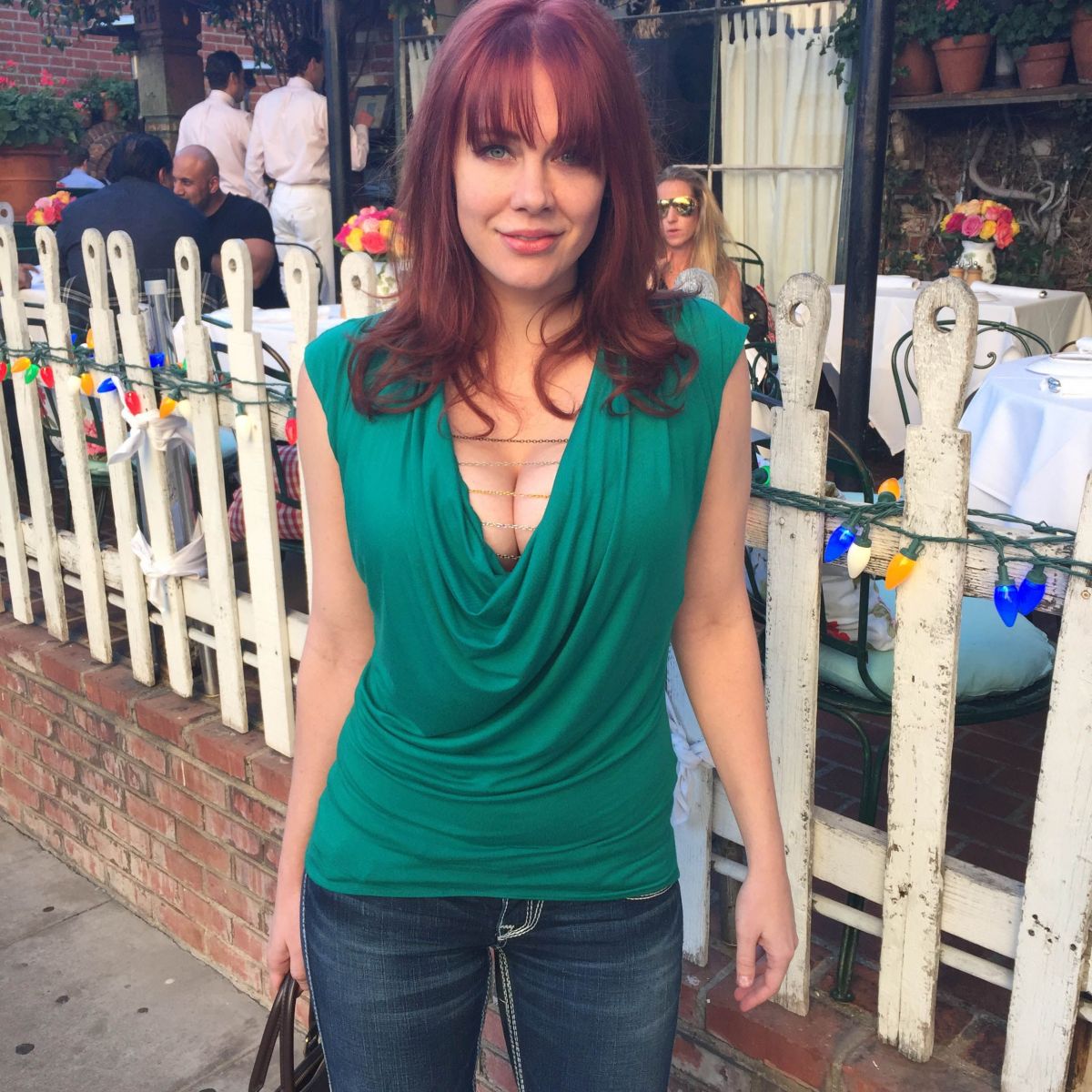 maitland-ward-out-shopping-in-los-angeles-11-17-2015_16.jpg