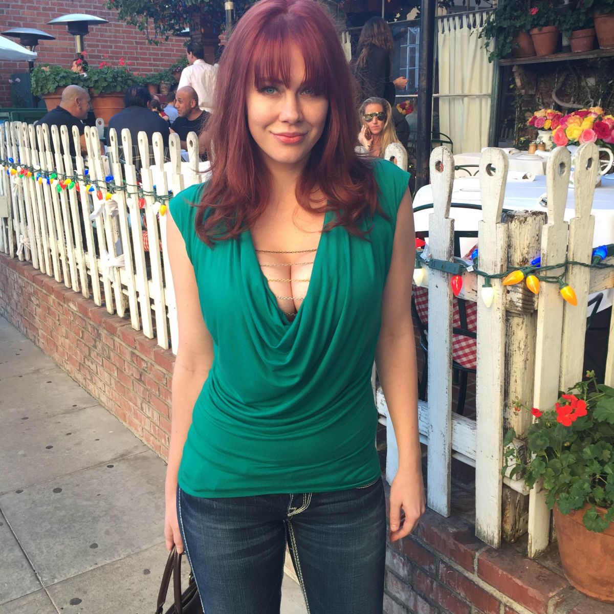 maitland-ward-out-shopping-in-los-angeles-11-17-2015_17.jpg