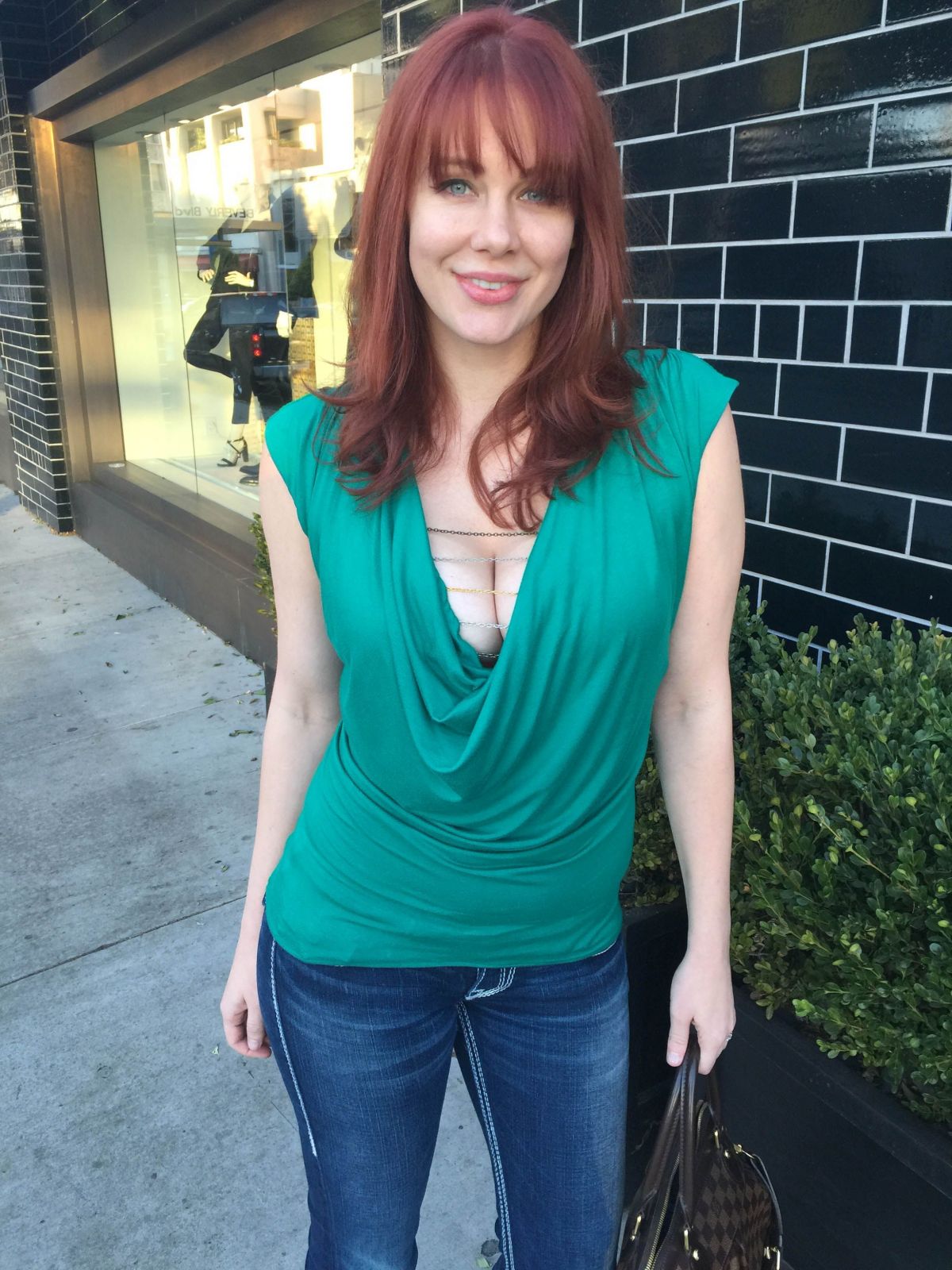 maitland-ward-out-shopping-in-los-angeles-11-17-2015_7.jpg