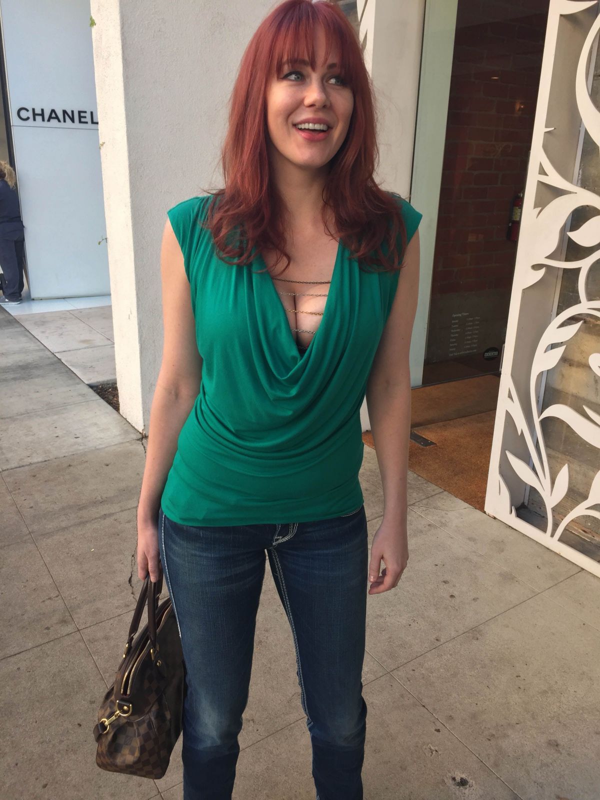 maitland-ward-out-shopping-in-los-angeles-11-17-2015_11.jpg