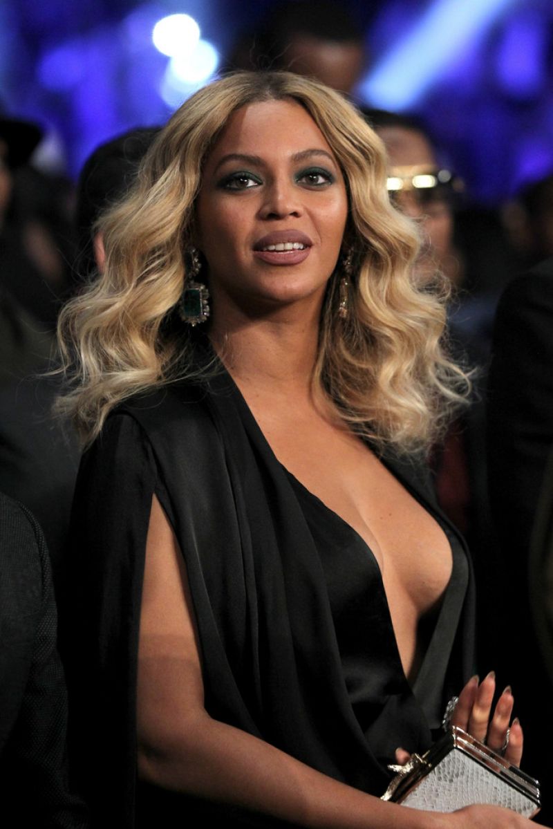beyonce-at-cotto-vs-canelo-fight-in-las-vegas-11-21-2015_5.jpg