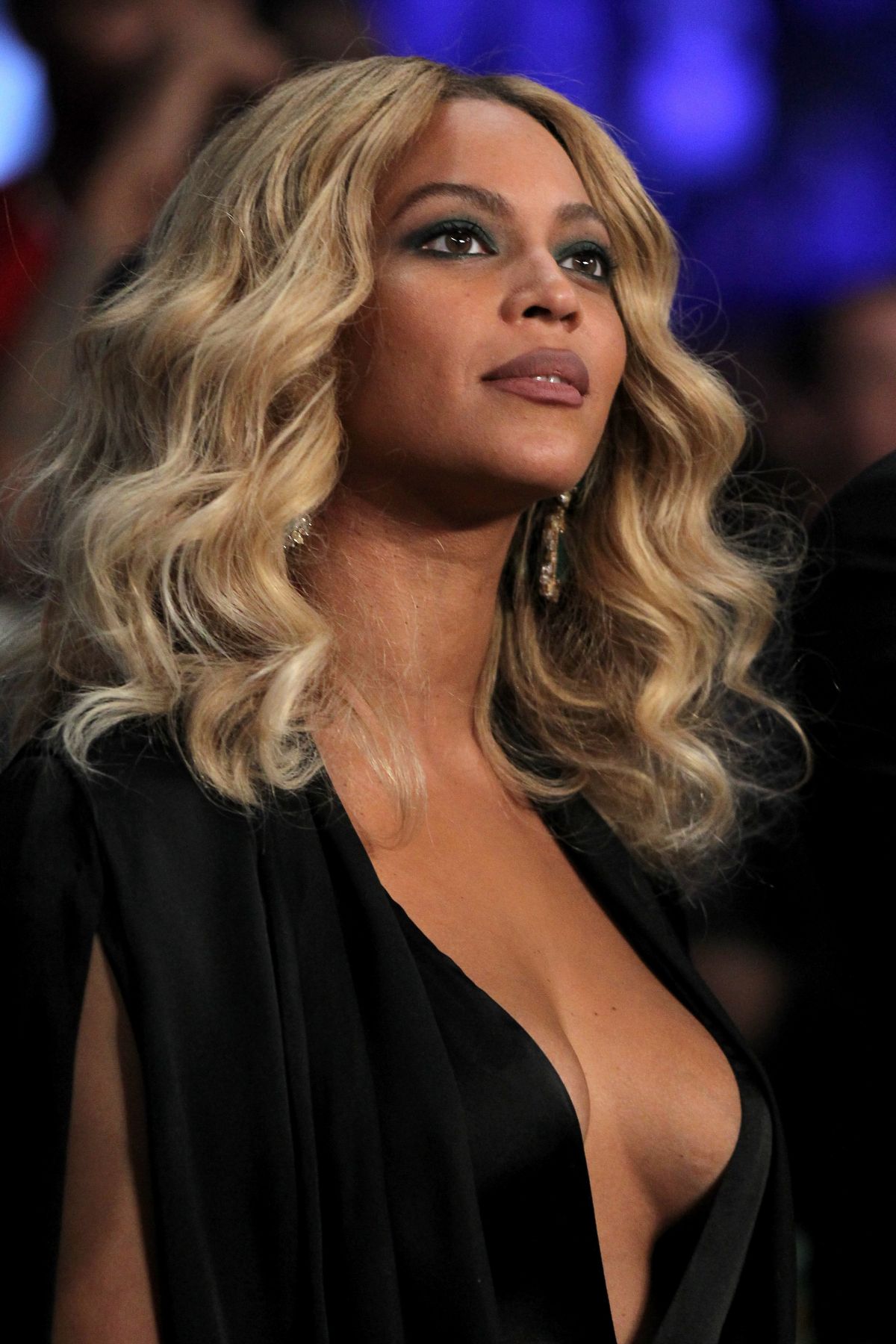 beyonce-at-cotto-vs-canelo-fight-in-las-vegas-11-21-2015_10.jpg