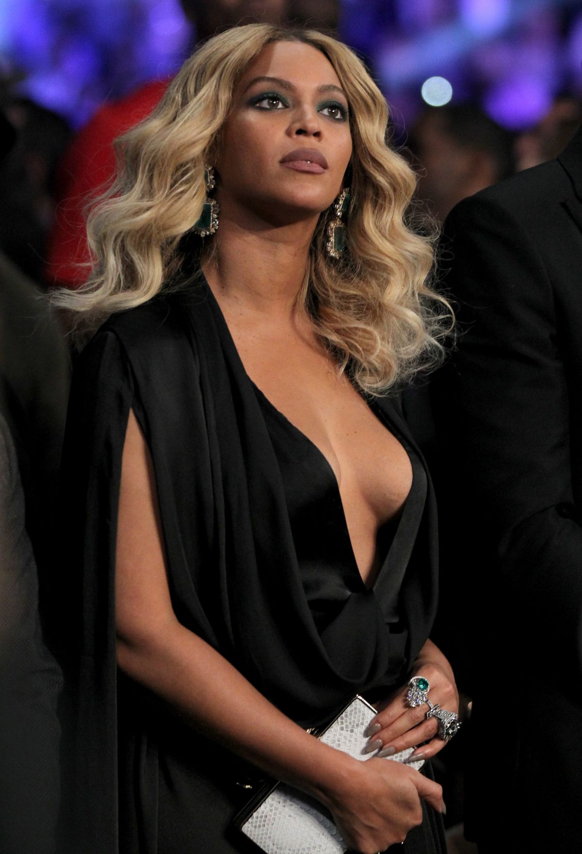beyonce-at-cotto-vs-canelo-fight-in-las-vegas-11-21-2015_13.jpg